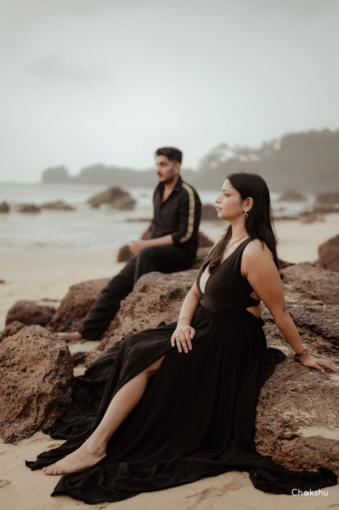 couples sitting on different rock picture captured by the best pre-wedding photographer in Delhi